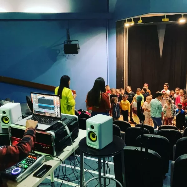 voyage-au-dela-des-mers-spectacle-jeunesse-representations-scolaires-ecoles-primaires-ecoles-maternelles